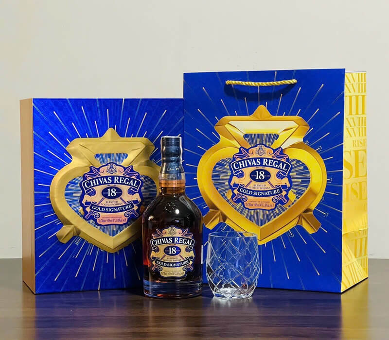 Chivas 18 Gold Signature mang vẻ ngoài sang trọng, tinh tế 
