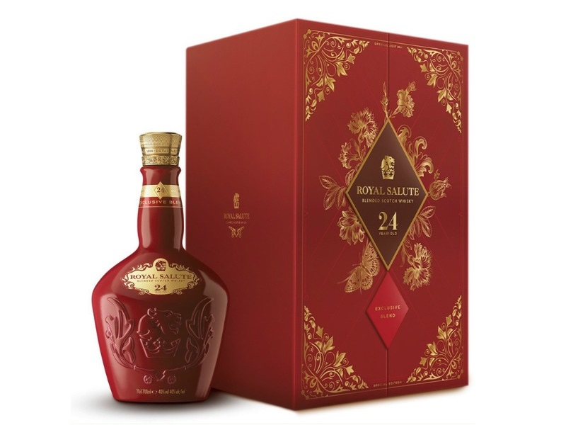 thiết kế chai rượu chivas 24 năm