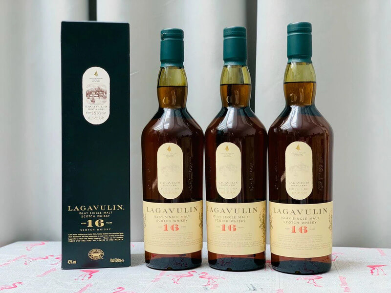 Chai rượu Lagavulin 16​ năm