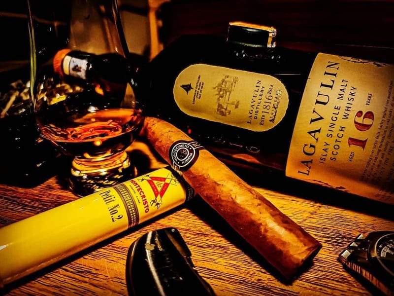 Rượu Lagavulin 16​ năm