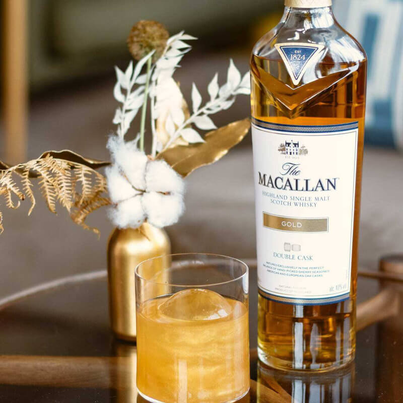 Thưởng thức Macallan Gold UK với đá lạnh